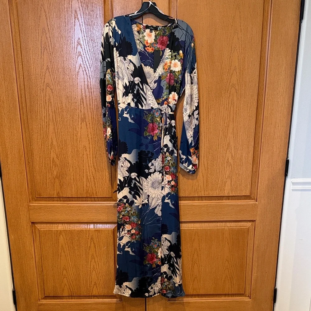 NWT Lulu’s Satin Maxi Dress - Picture 2 of 7